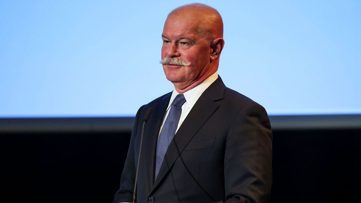 Csák János azért rúgta ki L. Simon Lászlót, mert „nem tudta betartatni a törvényt”