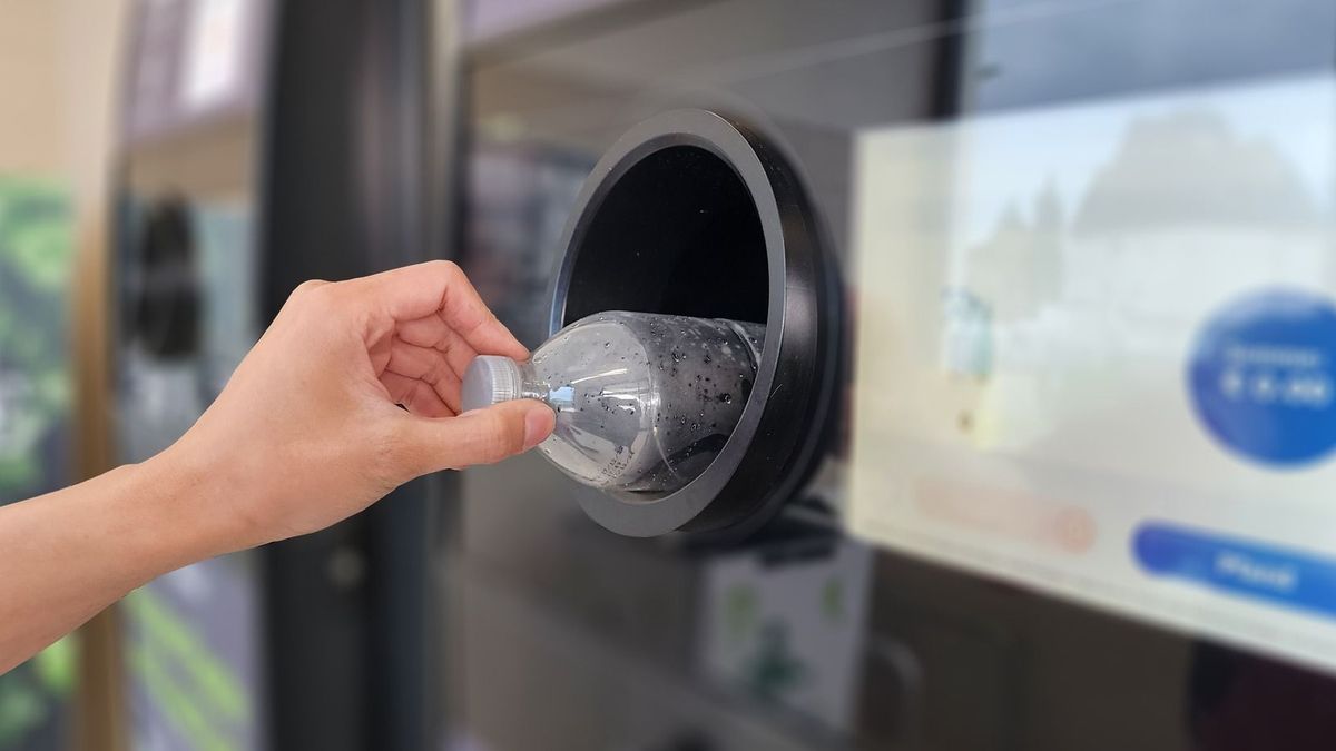 Fél évet csúszik a kötelező visszaváltási rendszer, a gyártók gáncsolják a tervet