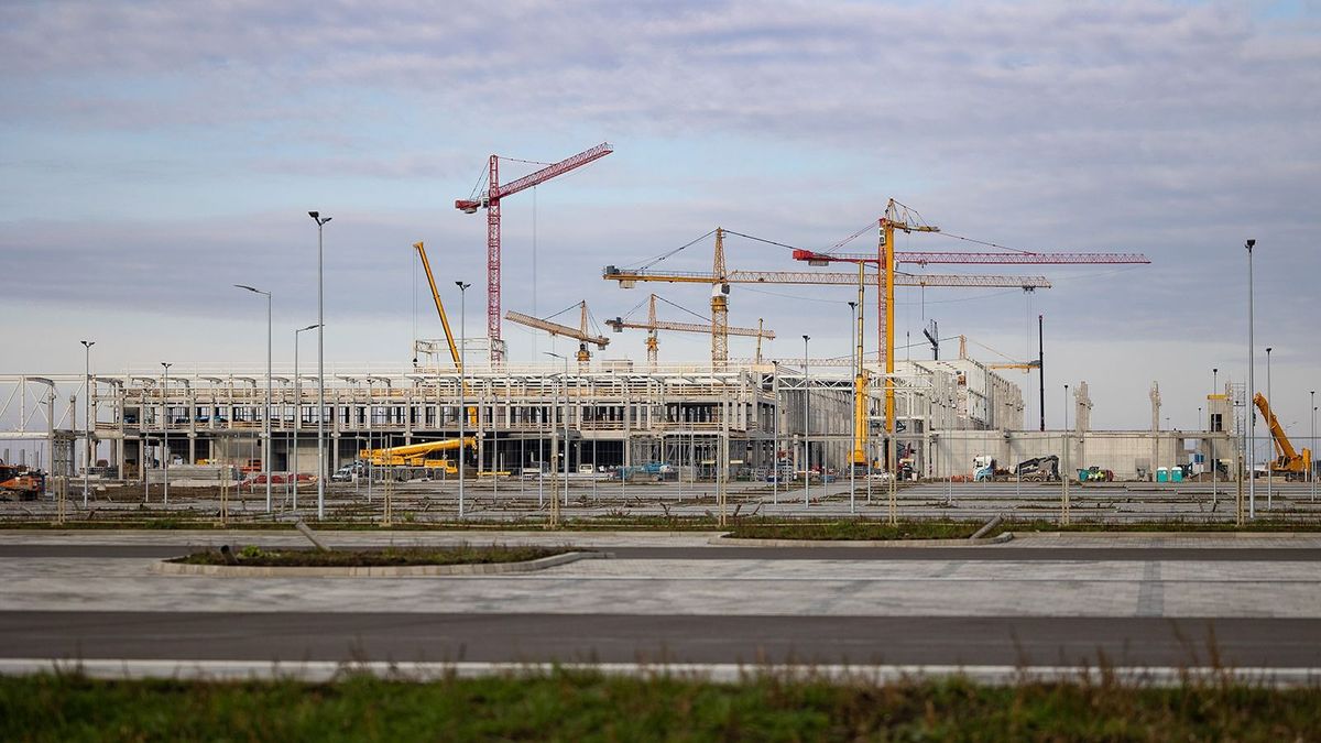 CIB: fokozatosan erősödik a magyar gazdaság