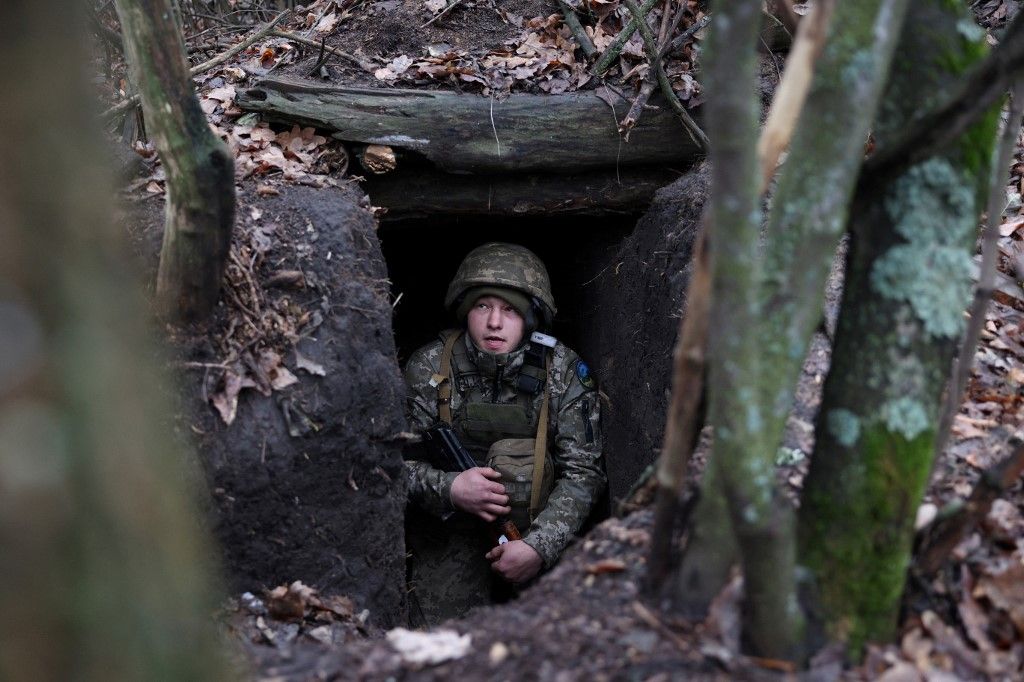A Ukrainian serviceman looks out from an underground shelter on the frontline near the town of Bakhmut, Donetsk region, on November 18, 2023, amid the Russian invasion of Ukraine. (Photo by Anatolii STEPANOV / AFP)