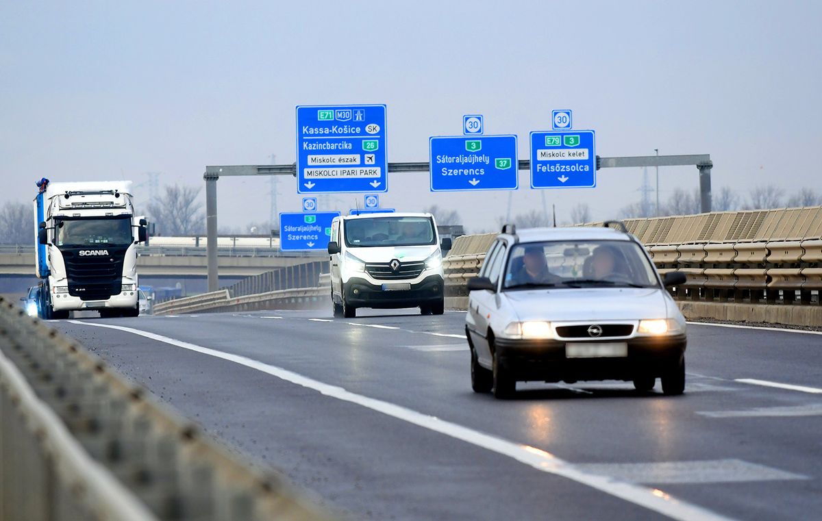 20211206 Miskolc
fotó: Bujdos Tibor BT Észak-Magyarország

Január elseje után is ingyenesen használhatják az autósok az M30-as autópálya miskolci
elkerülő szakaszát.