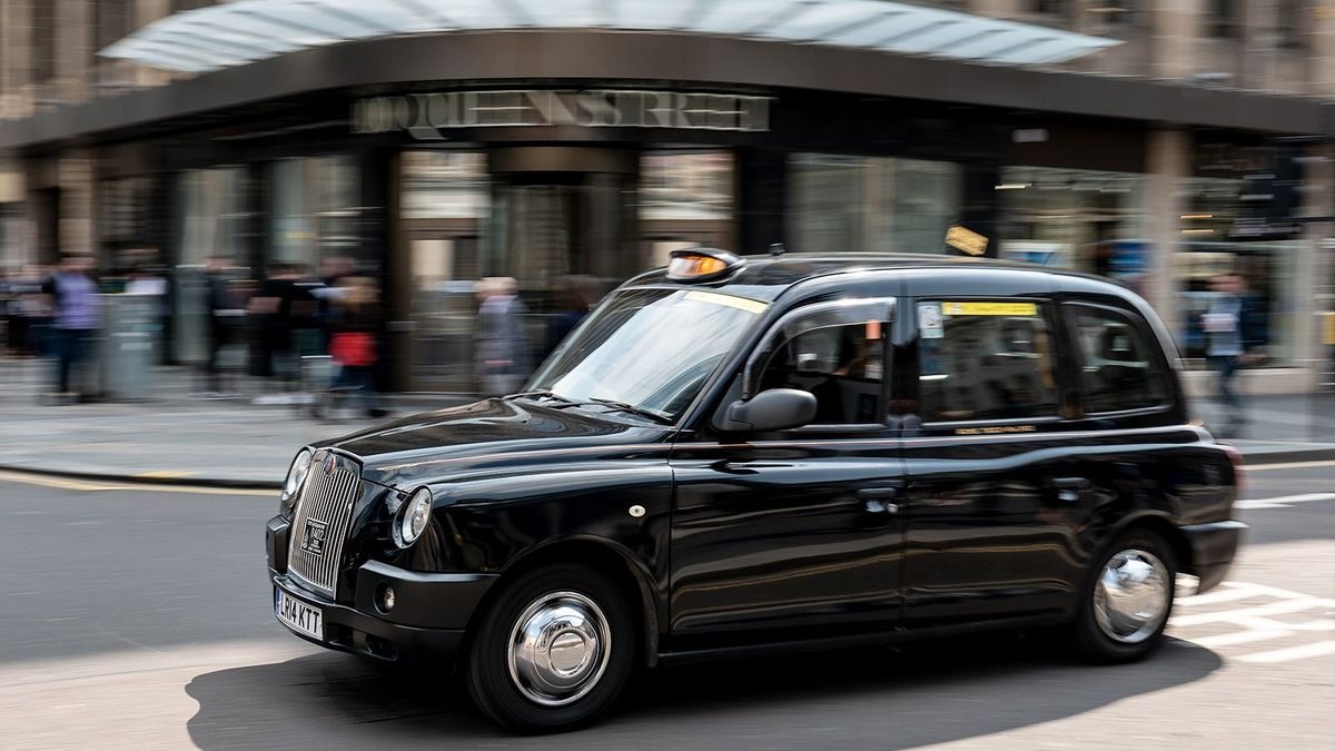 Ha nem tudod legyőzni, állj mellé – az Uber kiegyezett a londoni fekete taxikkal is