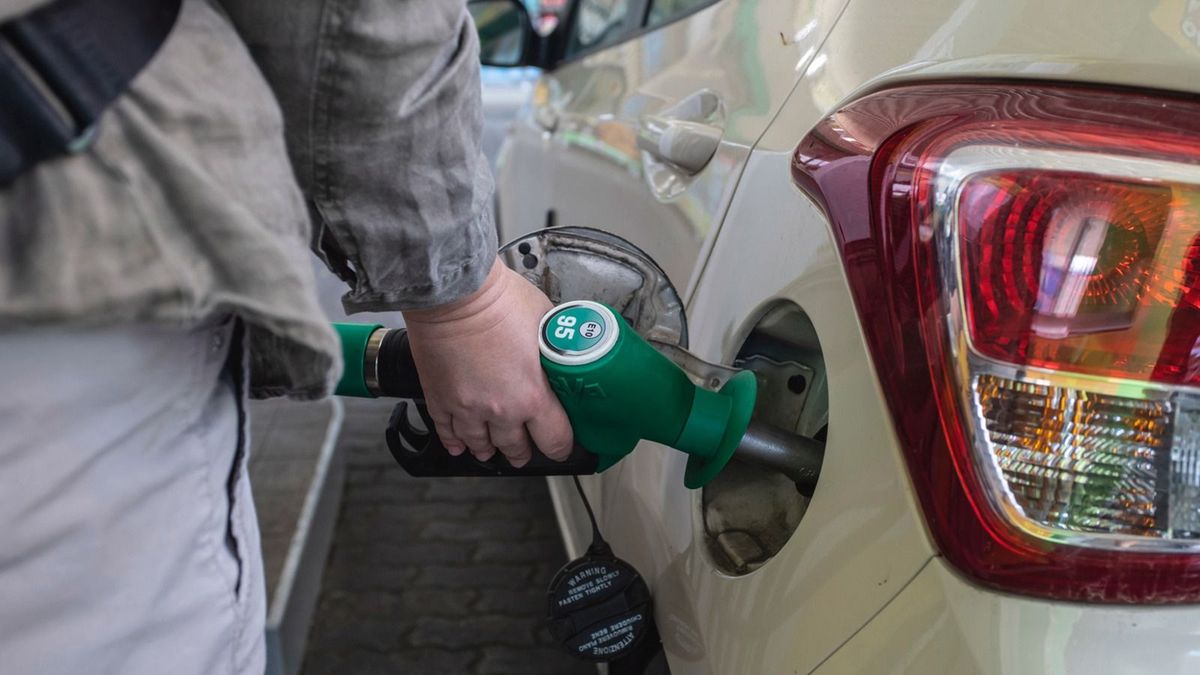 Döntöttek az új üzemanyagárakról: péntektől véget ér a benzin és a dízel árcsökkenése