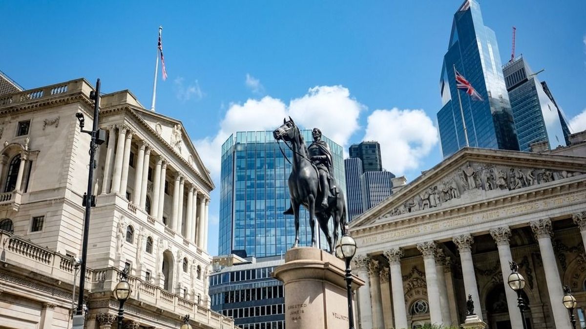 Újabb a sorban: a briteknek is hatalmas foltot kell varrniuk a jegybank batyujára