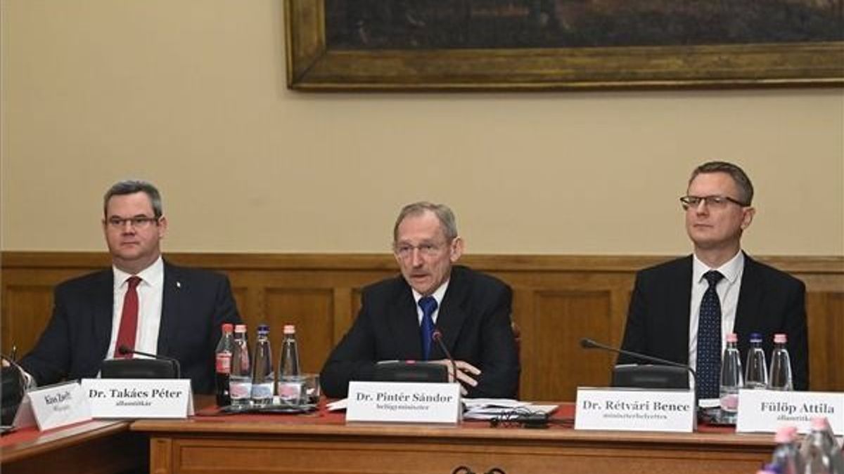 Pintér bejelentette: márciusban újabb béremelés lesz az egészségügyben