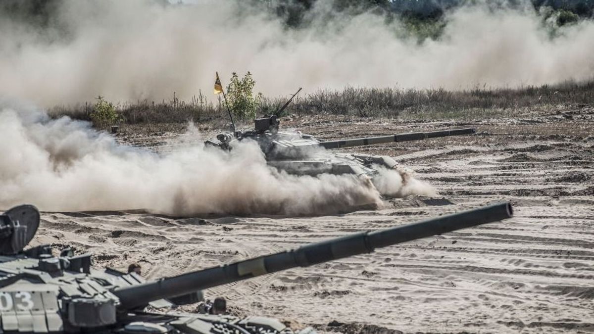 Így semmisítenek meg egy orosz hadoszlopot a HIMARS segítségével – videó