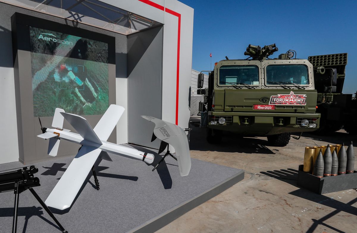 The International Military-Technical Forum 'Army-2023' in Russiaepa10804190 Russian system with guided loitering ammunition of small and medium class ‘Lancet’ and 152 self propelled artillery gun ‘Malva’ (R) on display at the International Military-Technical Forum 'Army-2023' held at the Patriot Park in Kubinka, outside Moscow, Russia, 17 August 2023. The International Military-Technical Forum 'Army-2023' is held from 14 to 20 August 2023 at Patriot Expo, Kubinka Air Base and Alabino military training grounds.  EPA/YURI KOCHETKOV