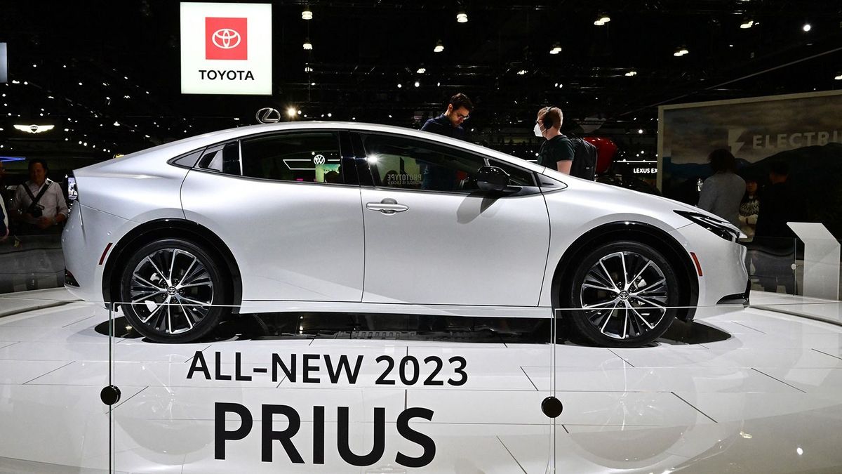 Tarolnak a piacon a Toyota hibridjei, Elon Musk őszinte sajnálatára