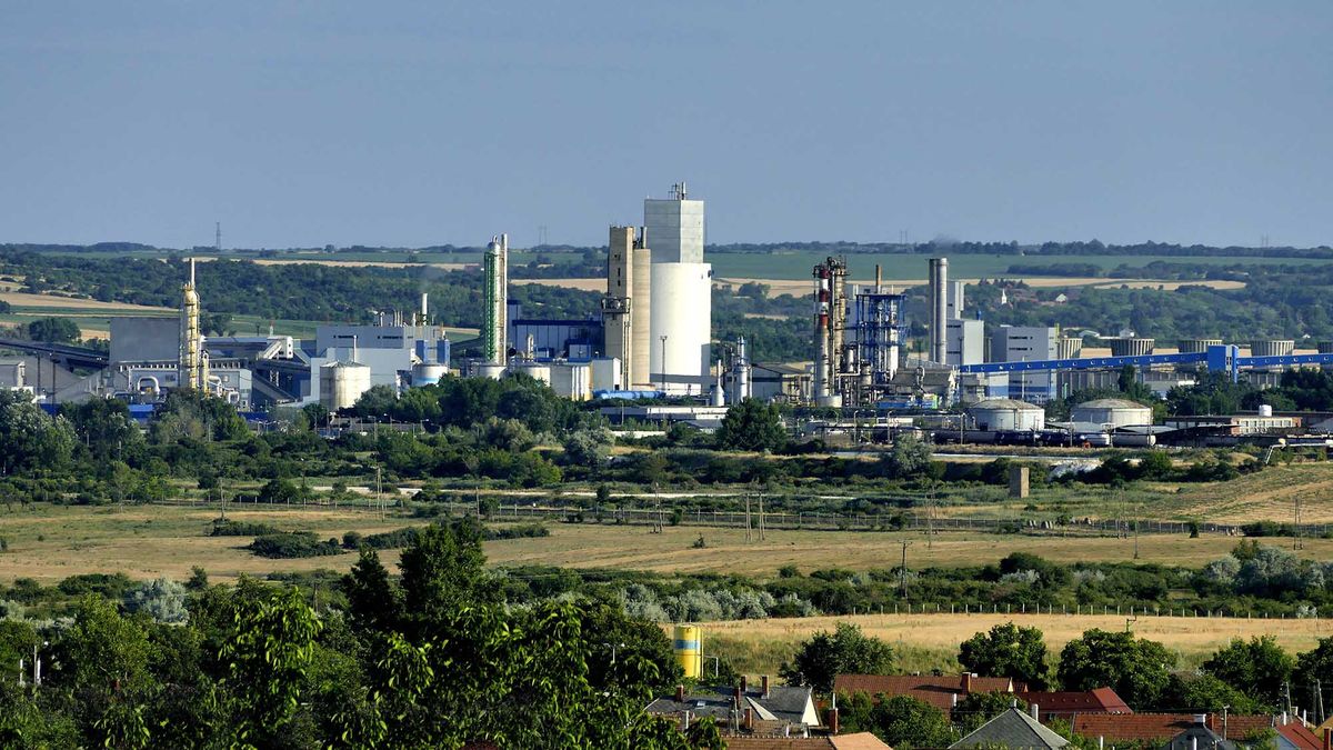 Egy hónapig nem gyárt műtrágyát a Nitrogénművek