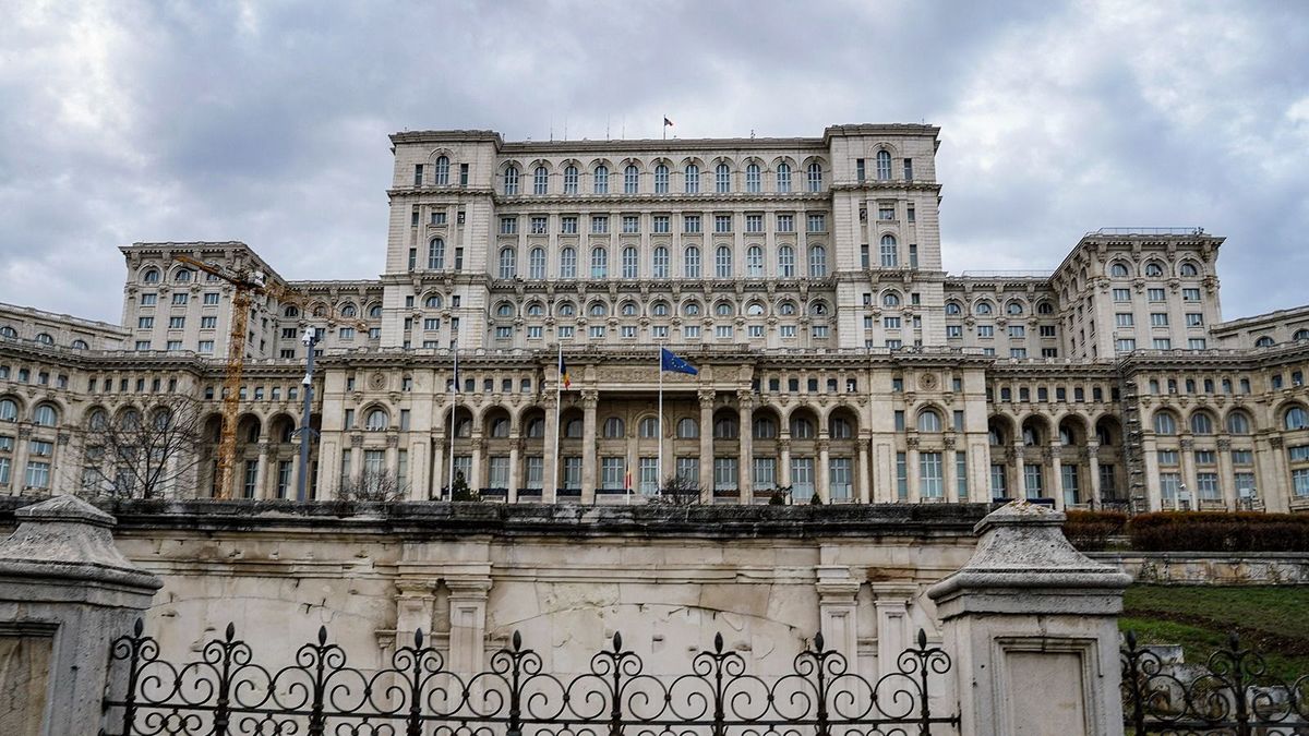 Brutális nyugdíjemelésről döntött Románia