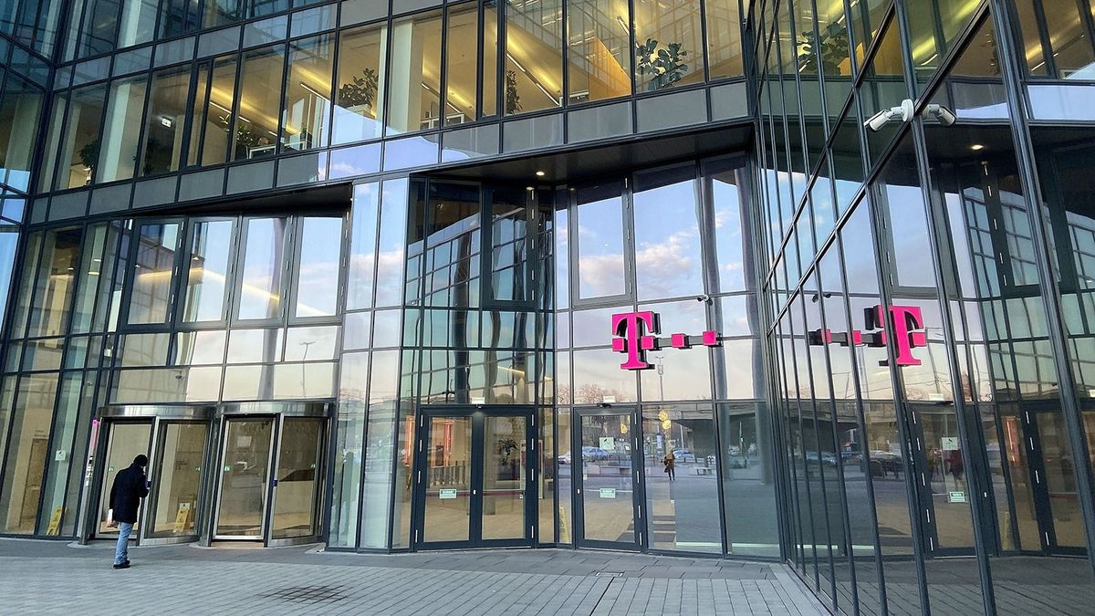 Rátett még egy lapáttal az elemzői konszenzusra a Magyar Telekom