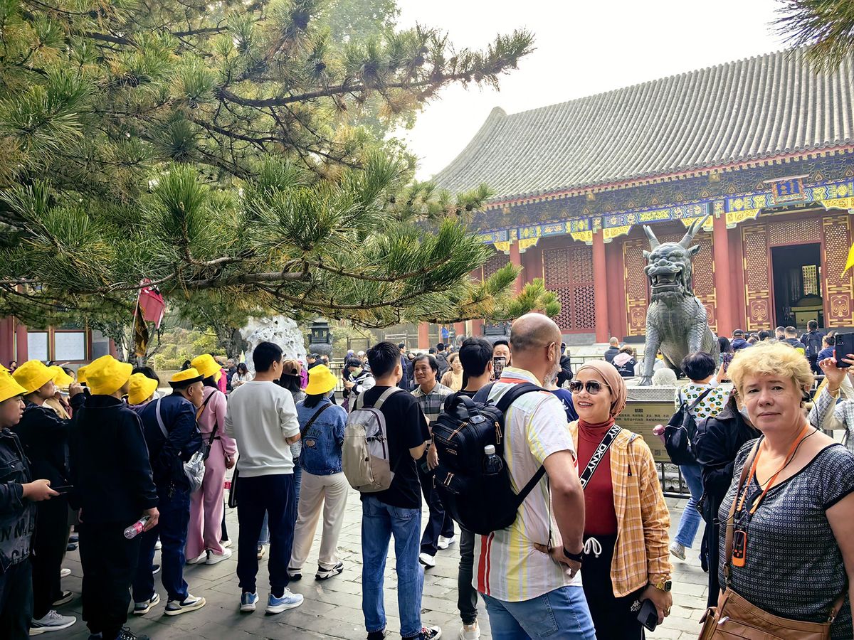 Foreign tourists visit Beijing's Summer Palace