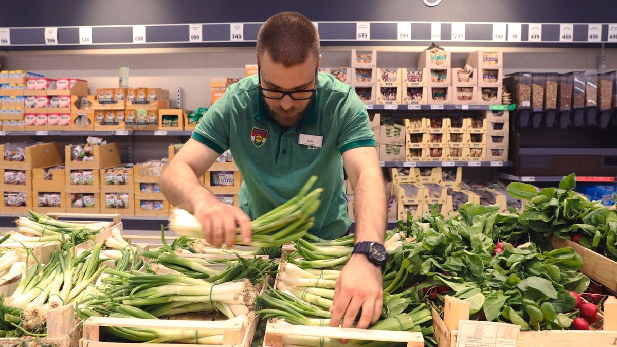 Nem várt pofon: hiába a fizetésemelés, a magyarok nem akarják a pénzüket költeni a boltokban