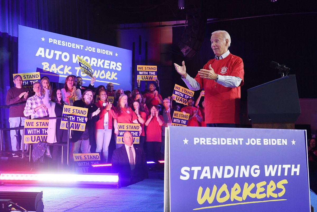 US President Joe Biden gestures as he speaks about the economy and the deal between the United Auto Workers (UAW) Union and the big-three automakers, in Belvidere, Illinois, on November 9, 2023. (Photo by OLIVIER DOULIERY / AFP)