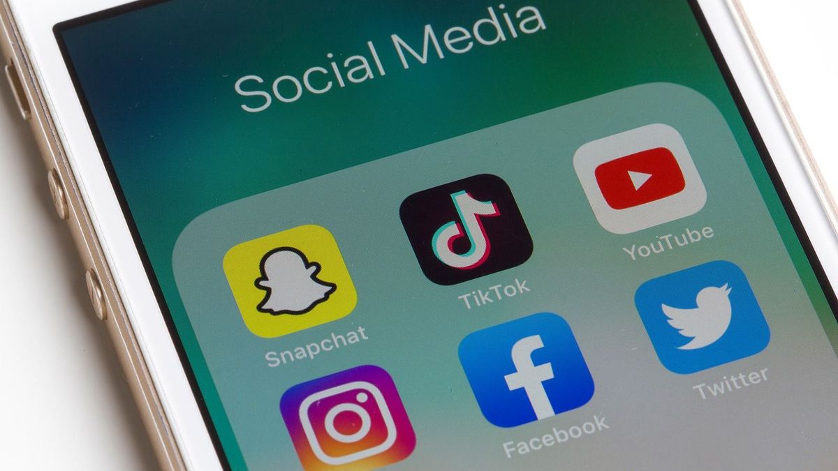 Ausztria mégsem büntetheti meg a TikTokot, a Facebookot és Google-t az illegális tartalmak miatt