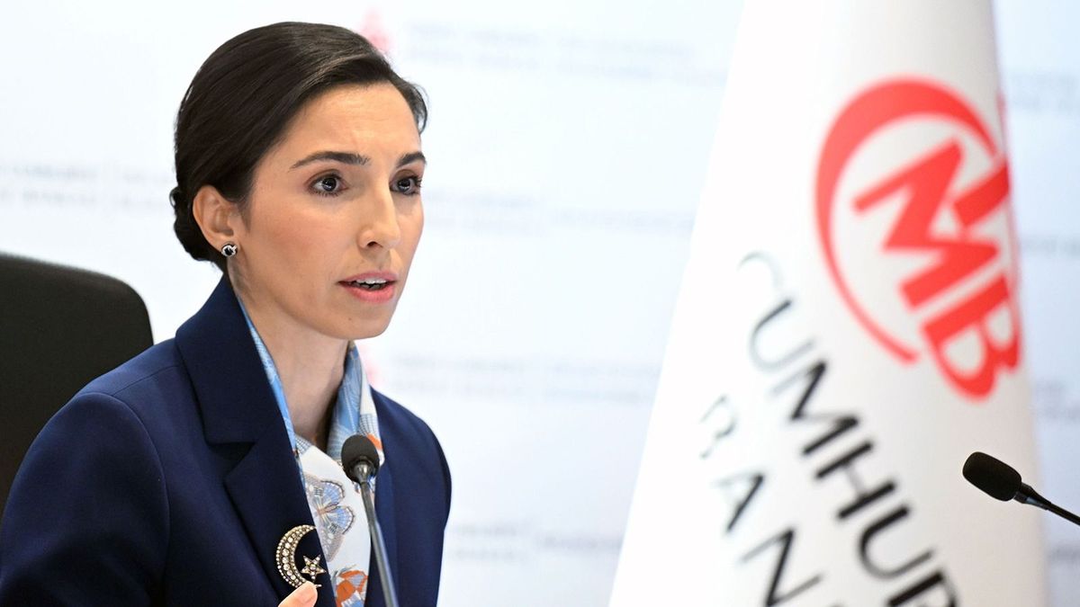 A magas infláció miatt visszaköltözik szüleihez a török jegybankelnök