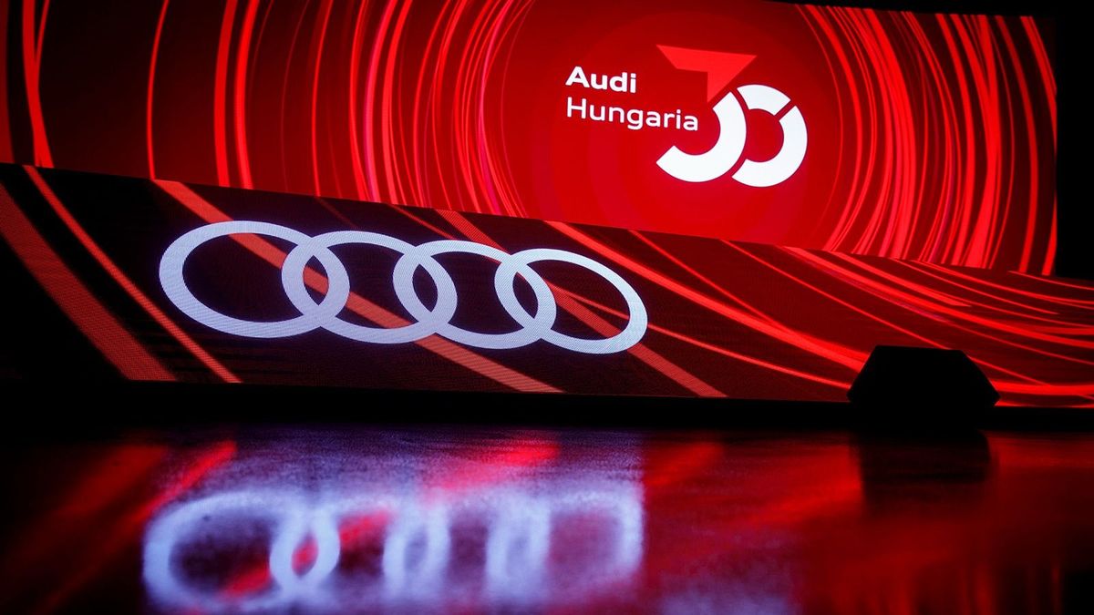 Bilincsben vitték el az Audi-szakszervezet két elnökségi tagját