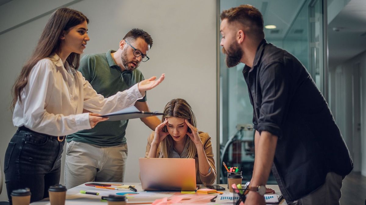 Figyelmeztetés a munkáltatóknak: aki karácsonykor spórol a dolgozón, megkeserülheti januárban