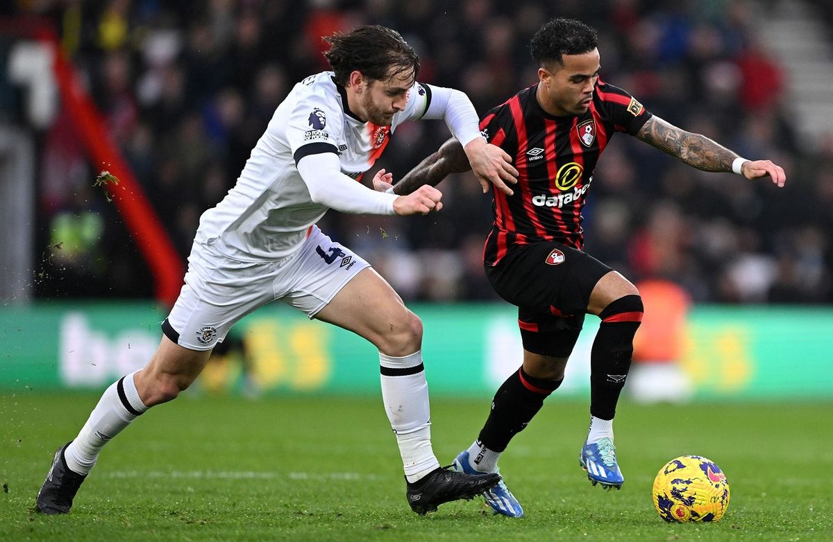 AFC Bournemouth v Luton Town - Premier League
BOURNEMOUTH, ENGLAND - DECEMBER 16: Justin Kluivert of AFC Bournemouth runs with the ball whilst under pressure from Tom Lockyer of Luton Town during the Premier League match between AFC Bournemouth and Luton Town at Vitality Stadium on December 16, 2023 in Bournemouth, England. (Photo by Mike Hewitt/Getty Images)