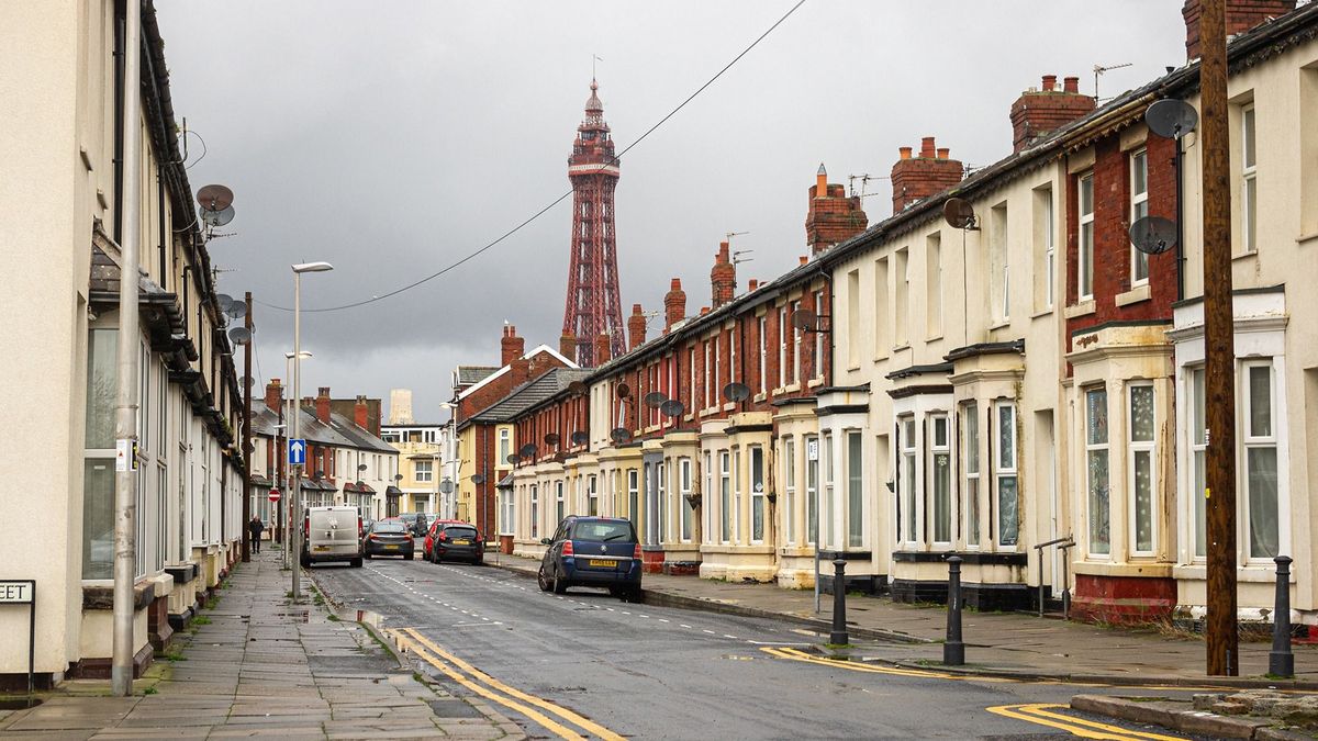 Most érkezett: kigyulladt egy közkedvelt angol turistalátványosság – videó