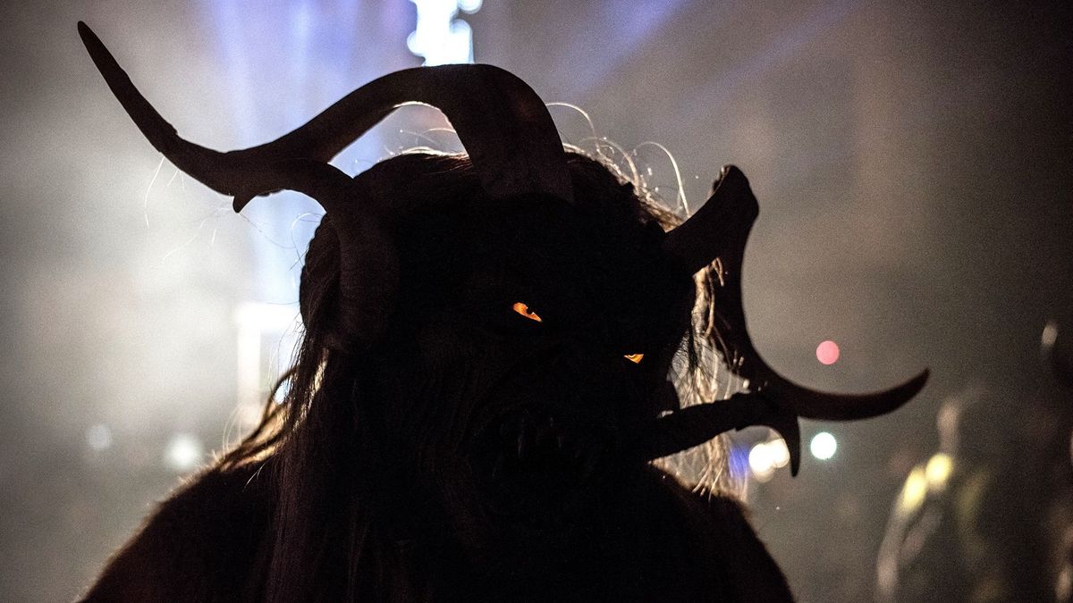 A japán krampusz vethet gáncsot a Mikulás-ralinak