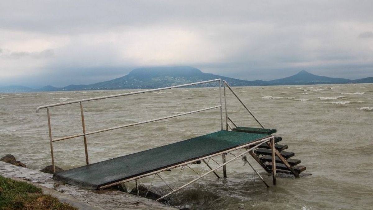 Árral szemben: elkezdték leengedni a Balaton vizét