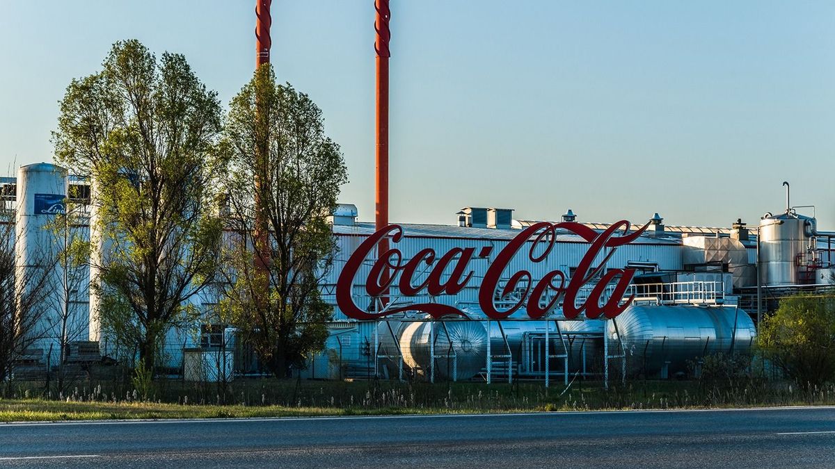 Tovább növekszik a Coca-Cola Magyarországon, új gyárat adtak át Dunaharasztiban