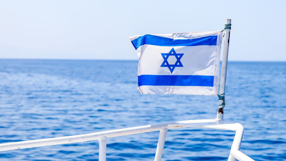 Flag,Of,Israel,On,Front,Of,Boat,In,Red,Sea