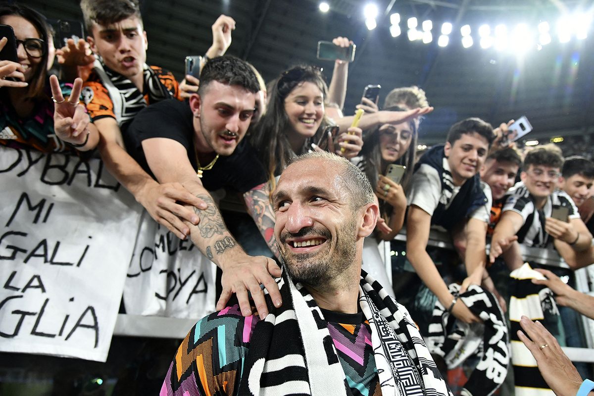 Juventus v Lazio - Serie A
TURIN, ITALY, MAY 16:Giorgio Chiellini, of Juventus, greets fans as he leaves the pitch after being replaced during the Italian Serie A football match between Juventus and Lazio at the Allianz Stadium in Turin, Italy, on May 16, 2022. Giorgio Chiellini, who announced on May 12 that he will leave Juventus at the end of the season, said farewell to his supporters on the occasion of the bianconeriĂ•s last home match. Isabella Bonotto / Anadolu Agency (Photo by Isabella Bonotto / ANADOLU AGENCY / Anadolu via AFP)