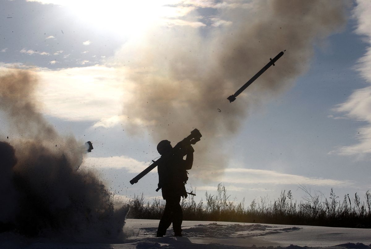 A Ukrainian soldiers fires a missile with a man-portable air-defense system. At least three Ukrainian soldiers have been killed and 14 injured in the past 24 hours as fighting intensifies for control of Donetsk airport, a military spokesman said. AFP PHOTO/ ANATOLII STEPANOV (Photo by ANATOLII STEPANOV / AFP)