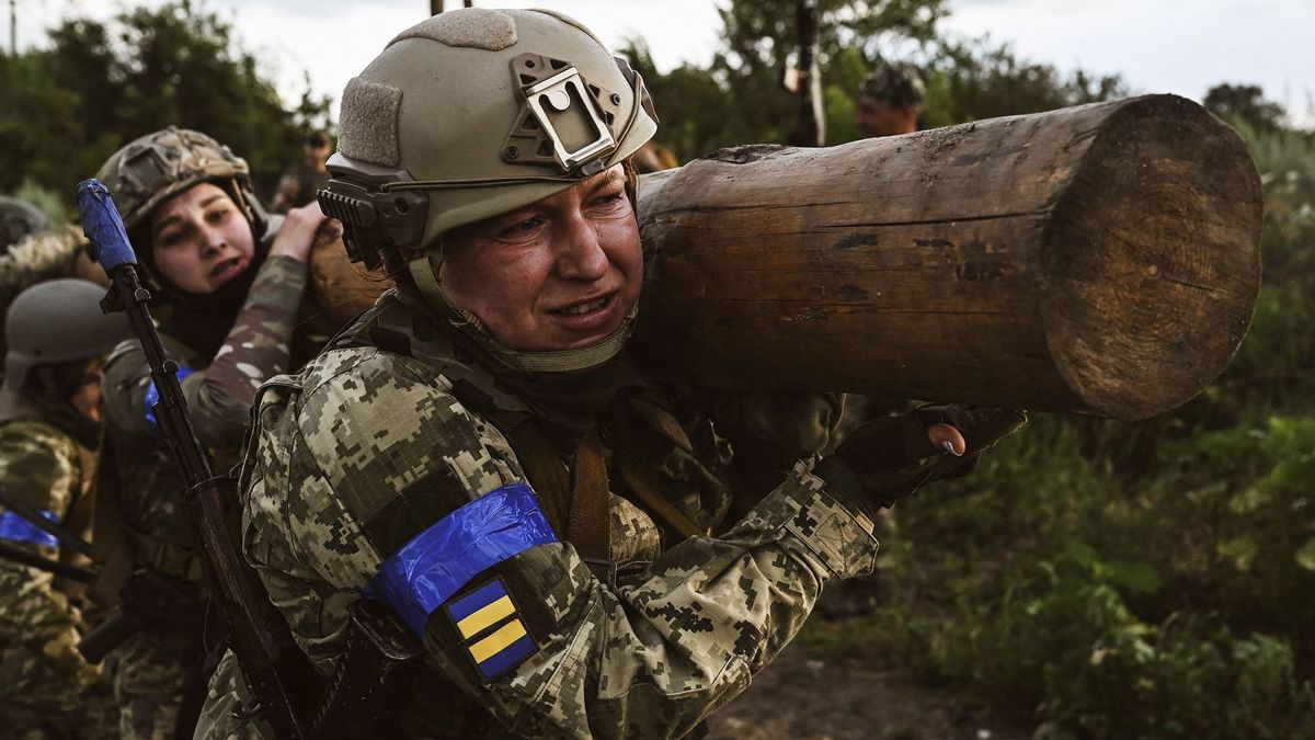 Zelenszkij közölte álláspontját a nők általános mozgósításáról