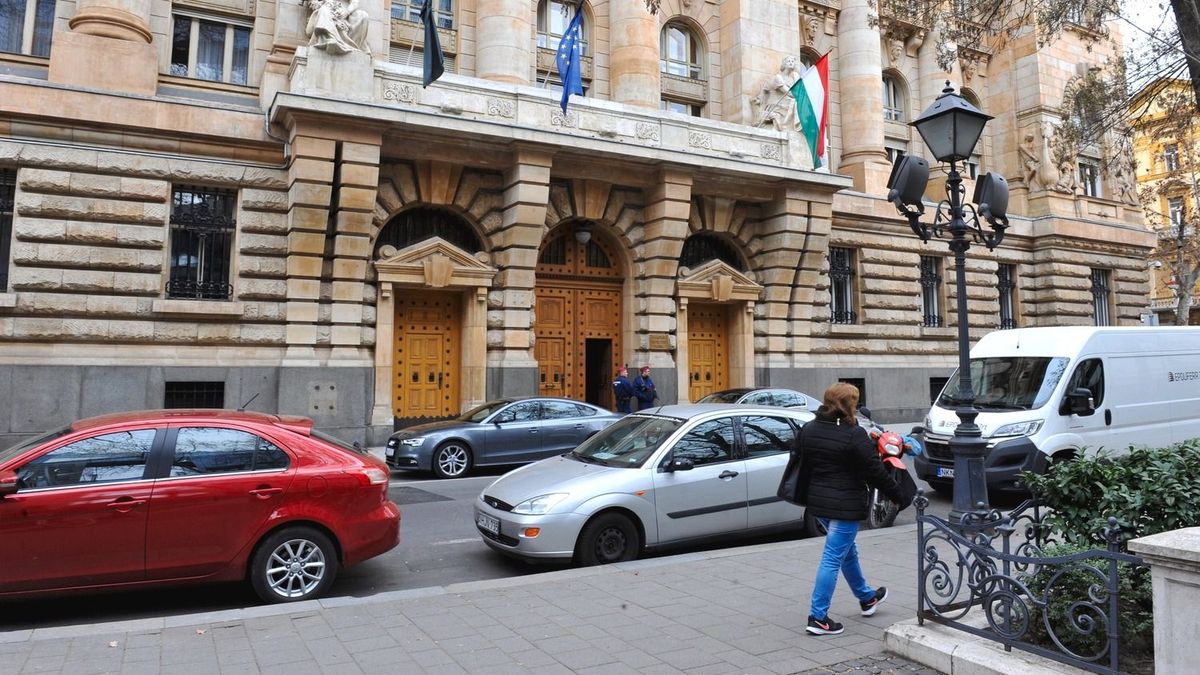 Nem ettől fog hasra esni Nagy Márton: másfél év után lehet újra egy számjegyű az alapkamat