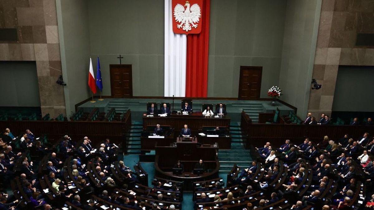 Morawieckiék tiltakoznak a lengyel köztévé kivéreztetése ellen