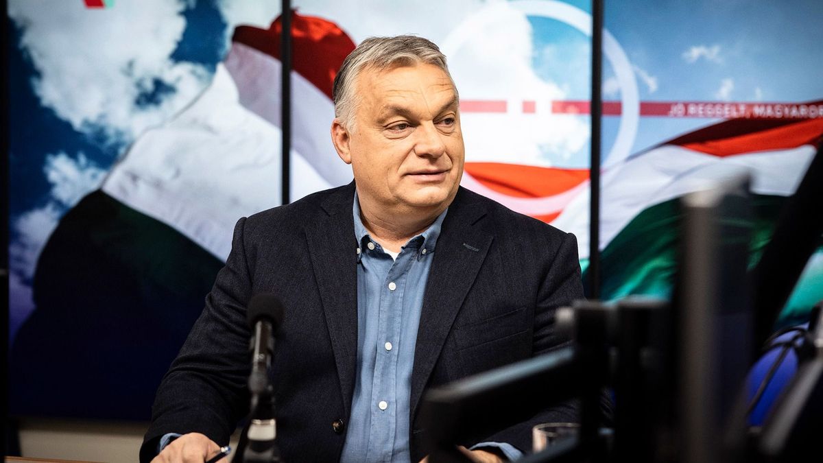 Orbán Viktor nem csak a feleségének segédkezik, hanem a Jézuskának is