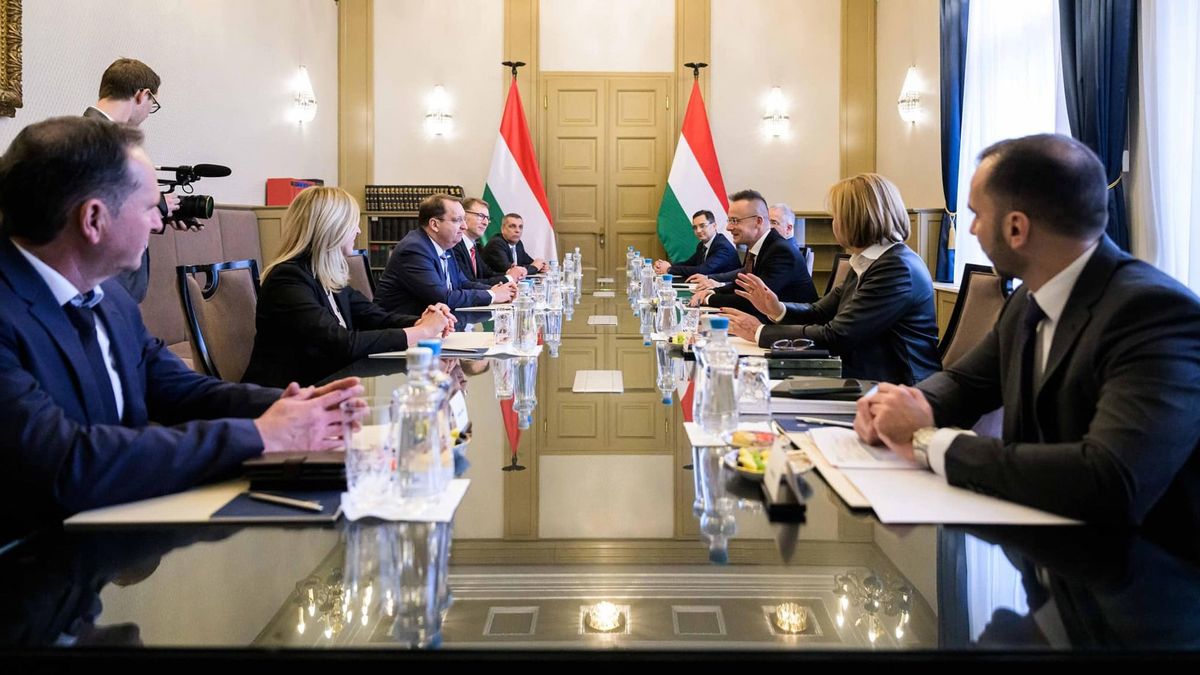 Fontos bejelentést tett Szijjártó: Debrecen és Kecskemét is örülhet