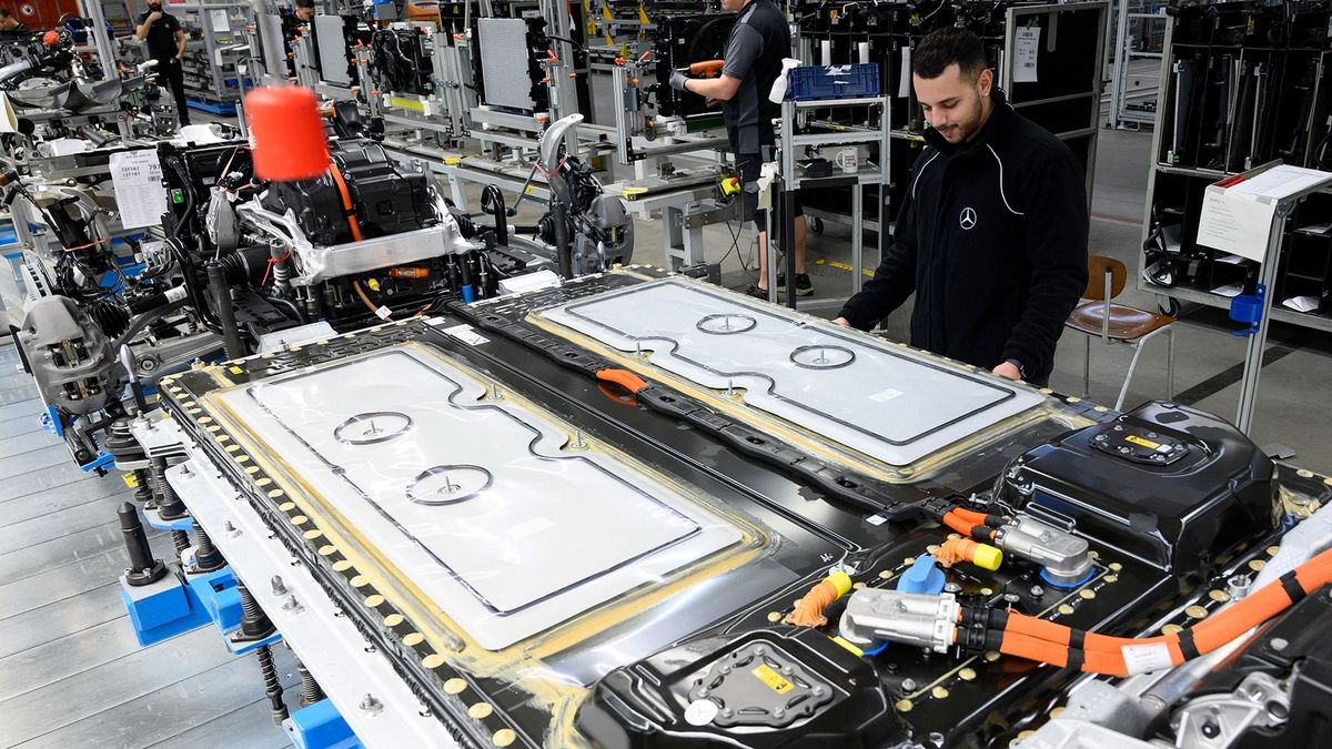 Zuhanórepülésben marad a német ipari termelés