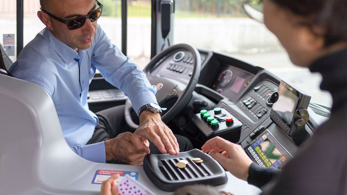 Jövő szeptembertől jön a készpénzmentes jegyvásárlás a tömegközlekedésben