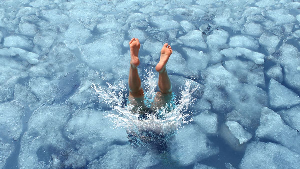 Jégdarabok között úszkáltak nyolcan – ne kövessék a példájukat