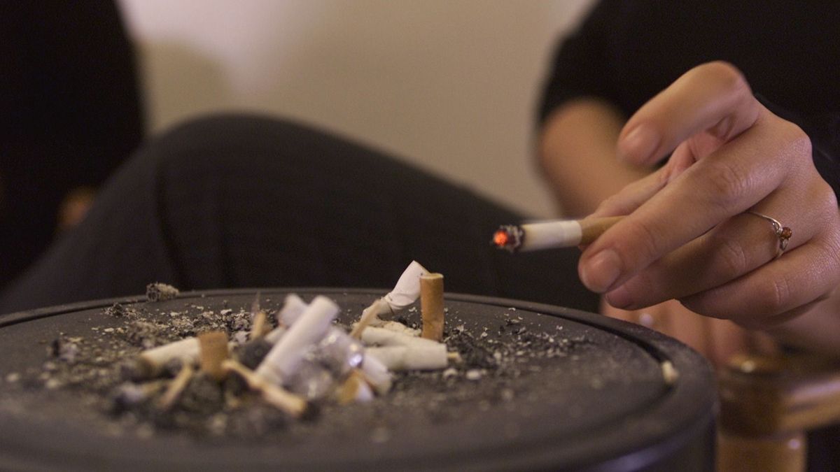 Cigarettacsikkekből épülnek utak a szomszédban
