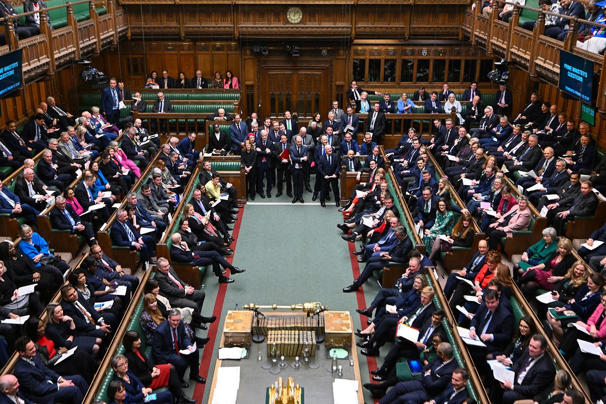 A handout photograph released by the UK Parliament shows MPs crowding in to the House of Commonschampber for Prime Ministers' Questions (PMQs), in London on December 13, 2023. (Photo by JESSICA TAYLOR / UK PARLIAMENT / AFP) / RESTRICTED TO EDITORIAL USE - NO USE FOR ENTERTAINMENT, SATIRICAL, ADVERTISING PURPOSES - MANDATORY CREDIT " AFP PHOTO / Jessica Taylor / UK Parliament"