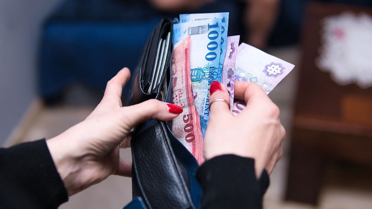 K&H: Sokan csak visszafogottan takarékoskodnak