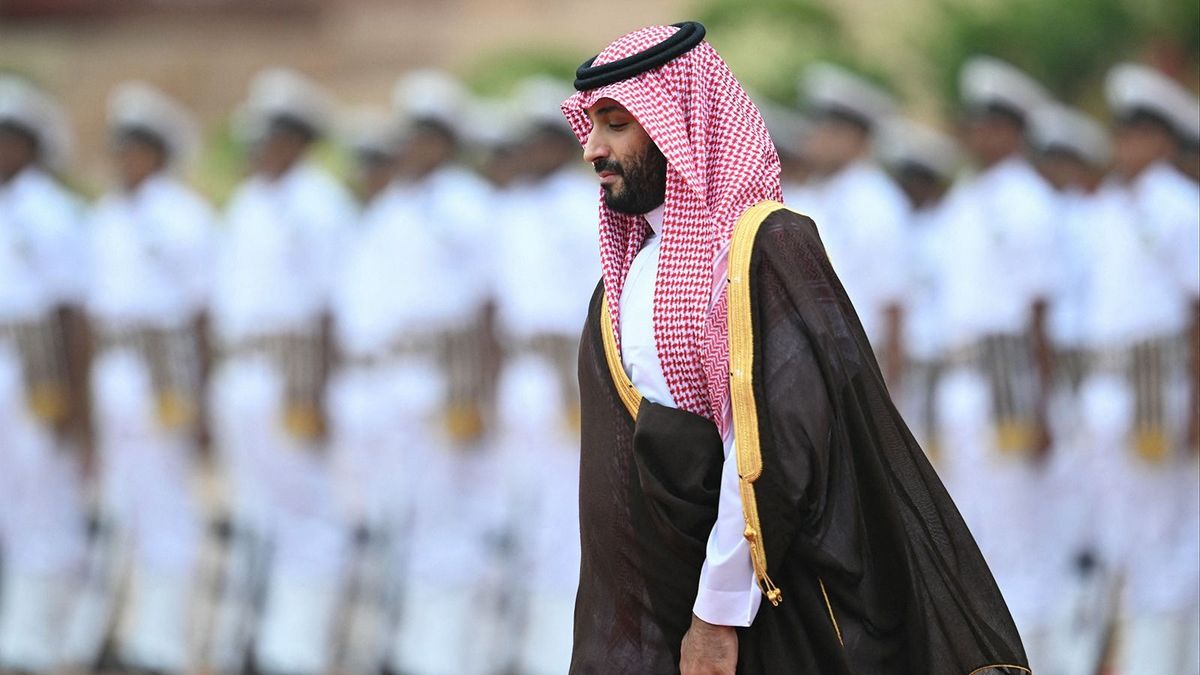 Saudi Arabia's Crown Prince and Prime Minister Mohammed bin Salman walks after inspecting a guard of honour during a ceremonial reception at the President House a day after the G20 summit in New Delhi on September 11, 2023. (Photo by Money SHARMA / AFP)