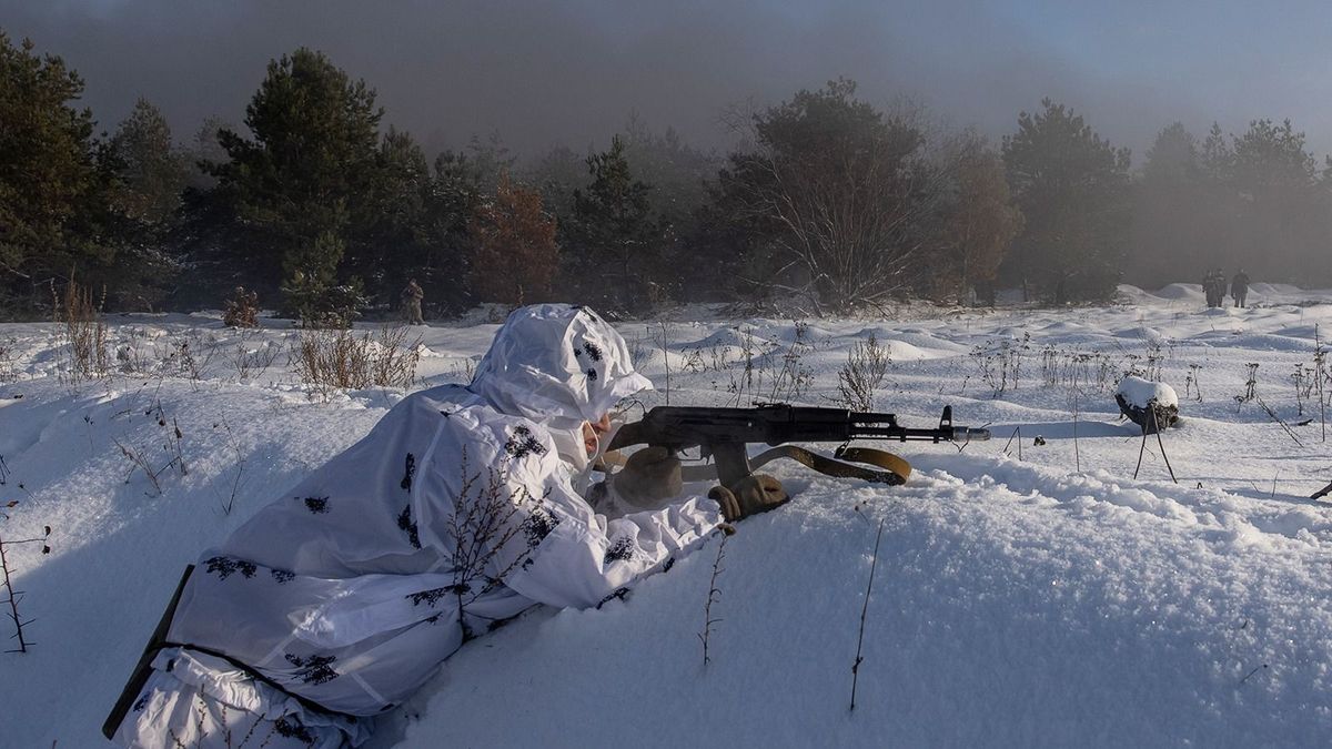 A Ukrainian serviceman takes part in a military training which focuses on fighting sabotage groups, in the Chernihiv region, on December 5, 2023, amid the Russian invasion of Ukraine. (Photo by Roman PILIPEY / AFP)