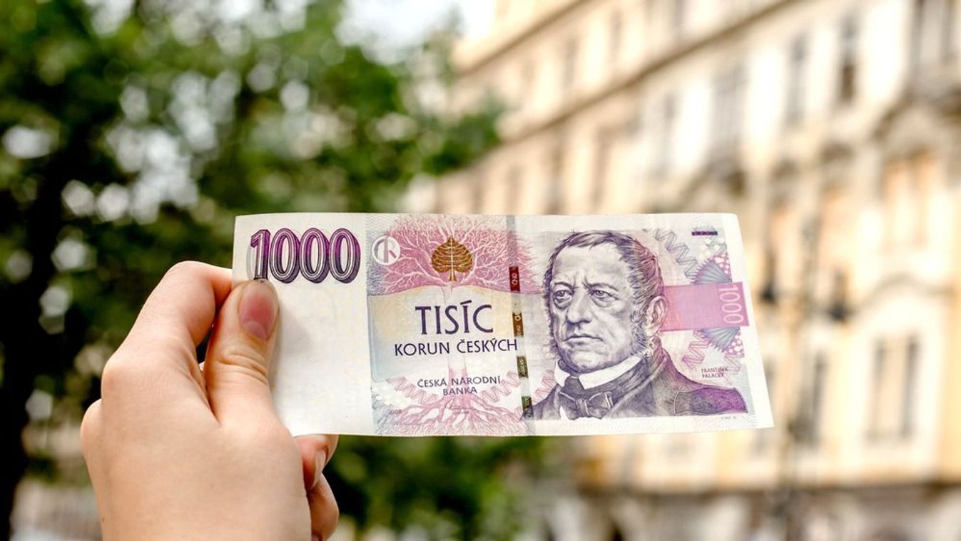 1000,Czech,Koruna,Czk,Banknote,Is,Holding,In,Hand,-