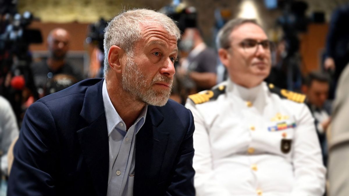 Nem kerül le az EU feketelistájáról Abramovics