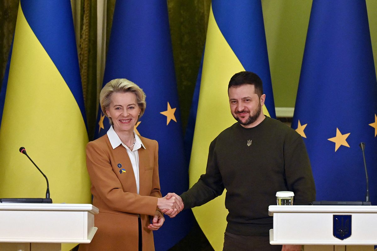 Ukrainian President Volodymyr Zelensky and President of the European Commission Ursula von der Leyen shake hands after a joint press conference after talks in Kyiv on February 2, 2023. The European Commission chief announced she had arrived in Kyiv with a team of commissioners and the bloc's most senior diplomat, a day before a Ukraine-European Union summit in the war-torn country. (Photo by Sergei SUPINSKY / AFP)