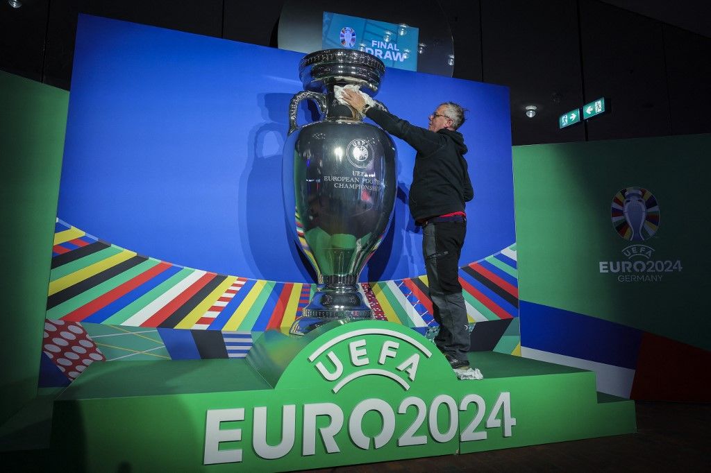 Soccer: European Championship, draw - preliminary round in Hamburg