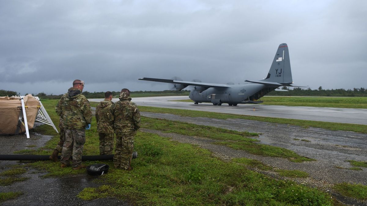 Vészjósló karácsonyi döntés: az USA nyolcvan év után újranyitja a pokol repterét, ahonnan atomot dobott Japánra – Kína miatt van rá szükség