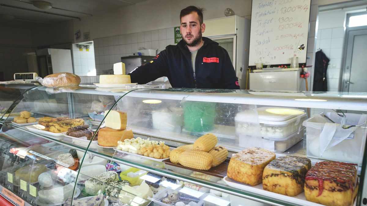 2020.02.13 Szeged Mi lesz veled, Trappista sajt? Vége lesz a gagyi Trappista sajtnak. Szigorítás jöhet a trappista sajtnál gyártásában.Képen: Mars téri tejpiac, Hevesi Ferenc őstermelő is készít sajtokat.Fotó: Karnok Csaba (KC) Délmagyarország (DM)