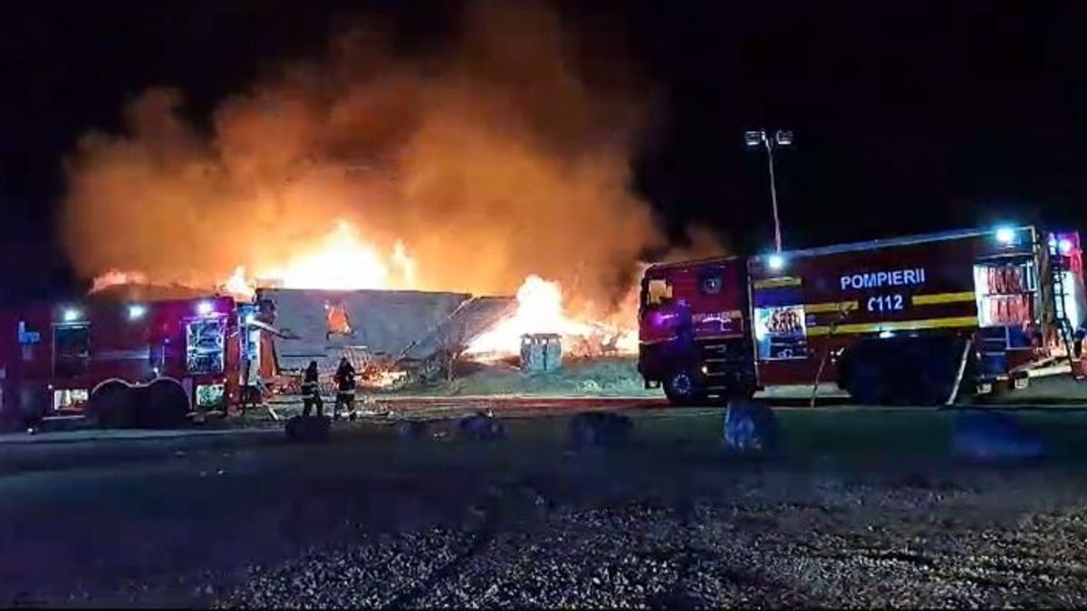 Tragédia Romániában: egy túristákkal teli panzióban csaptak fel a lángok - videó